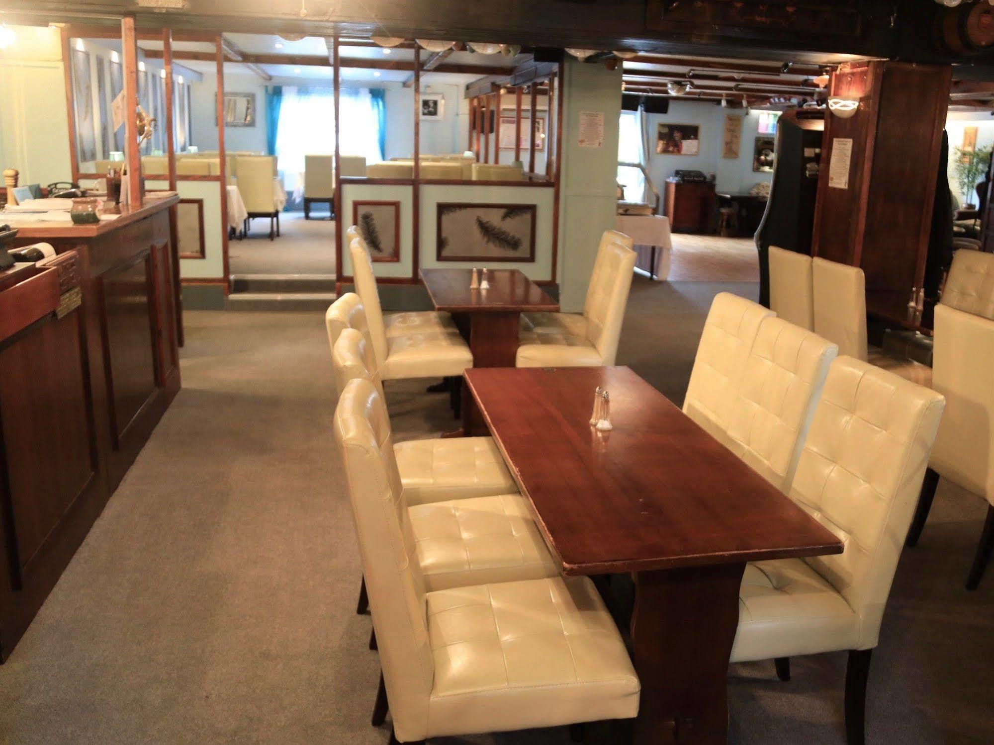 The Sportsmans Inn Limited ไอวีบริดจ์ ภายนอก รูปภาพ