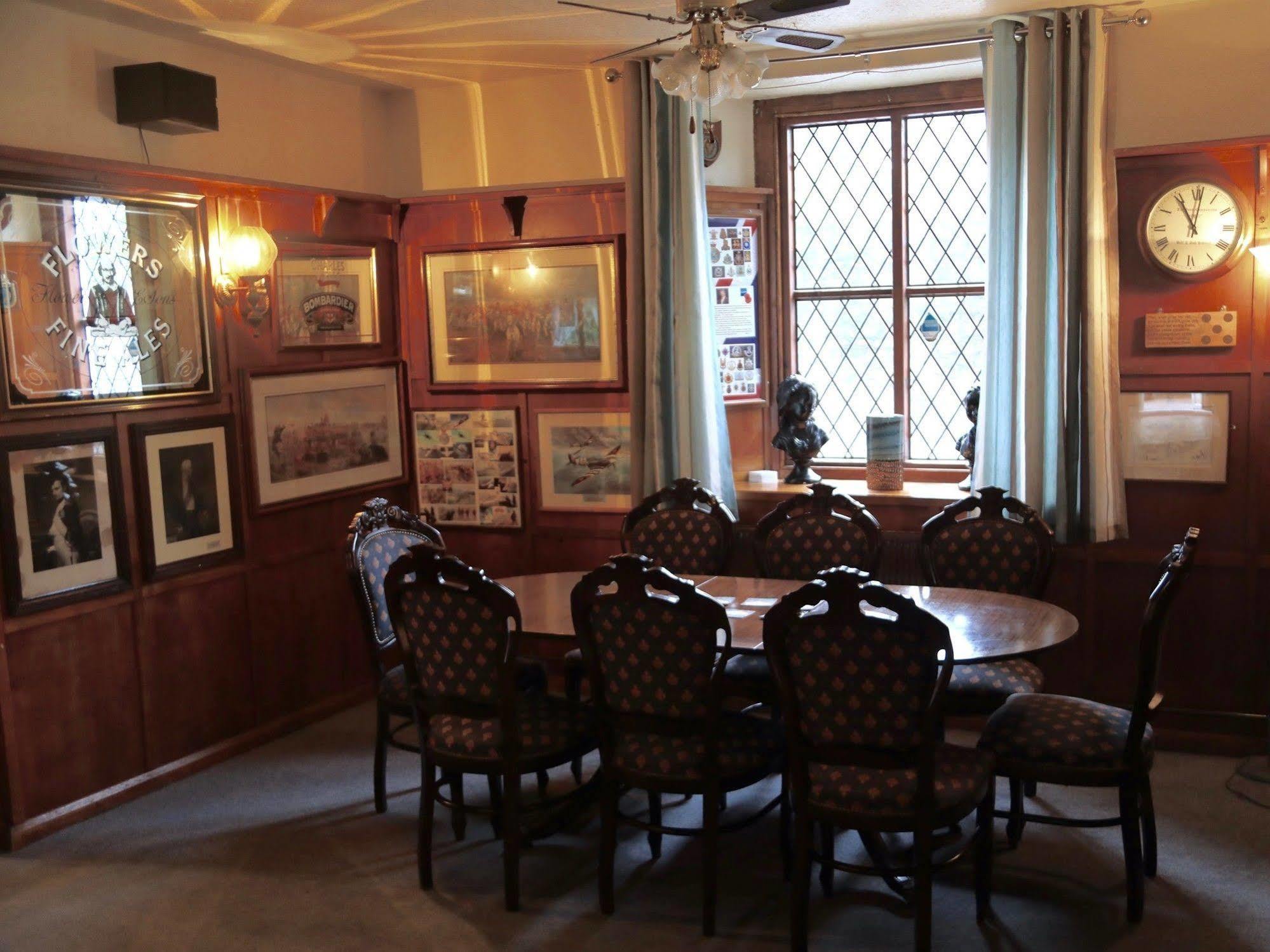 The Sportsmans Inn Limited ไอวีบริดจ์ ภายนอก รูปภาพ